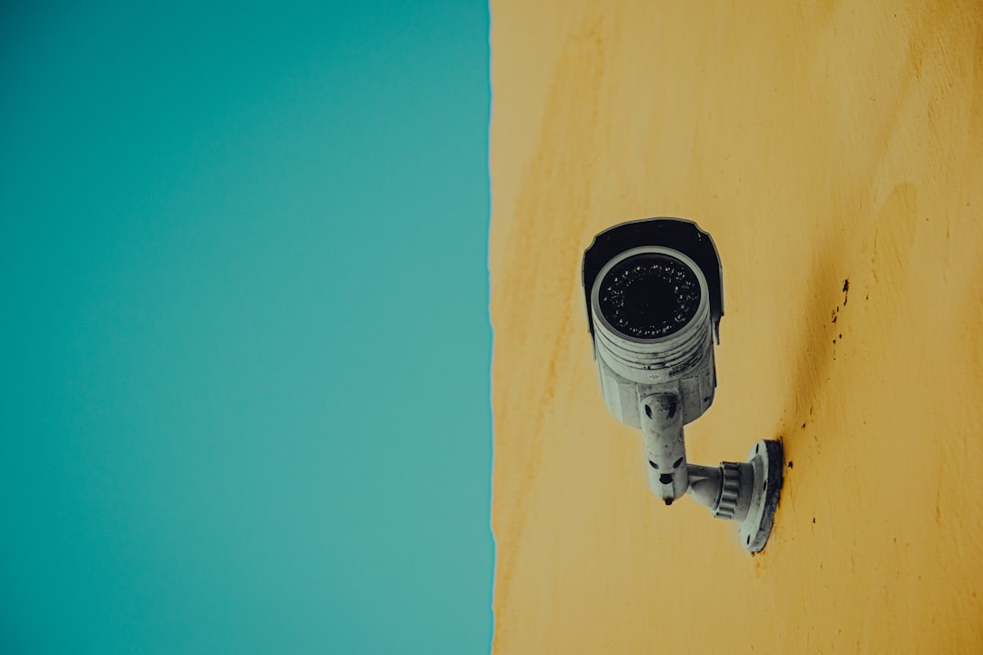 eclairage-connecte-capteurs-zigbee-en-ville-et-logement-urbain-guide-pratique